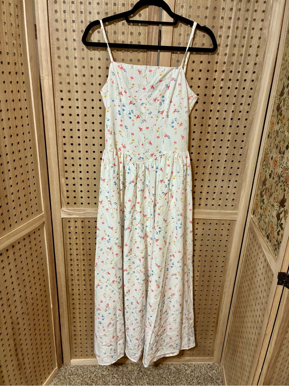 Cream Floral Spaghetti-Strap Maxi Dress Size M